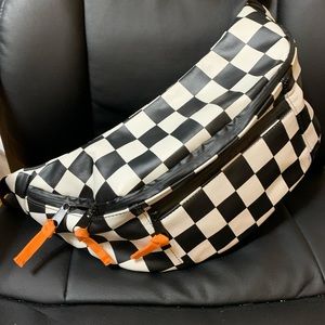 Urban outfitters🏁 Large 🧡Crossbody/sling bag/fanny pack🖤black/ white checkers